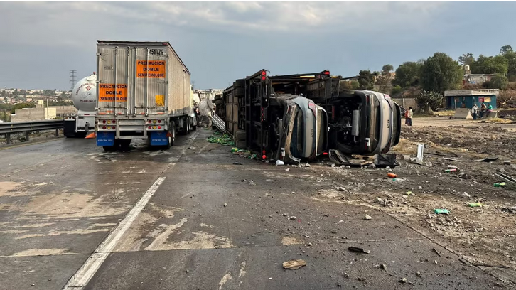 Choque múltiple en autopista México-Querétaro genera caos vial y cierre de carriles