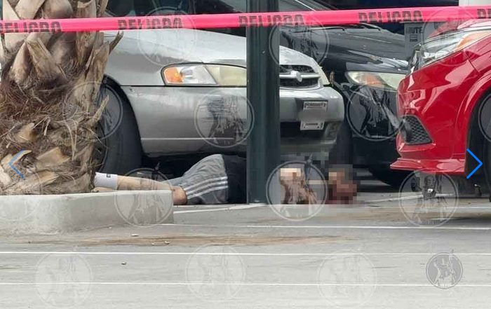 Dos hombres son ultimados a tiros en estacionamiento de plaza comercial en Ciudad Juárez