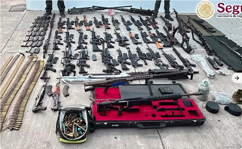 Autoridades aseguran arsenal con armas de alto poder en Sinaloa tras hallar vehículo abandonado