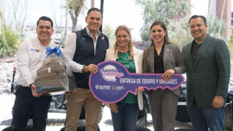 Gobernadora de Chihuahua entrega equipo policial a municipios para reforzar la seguridad