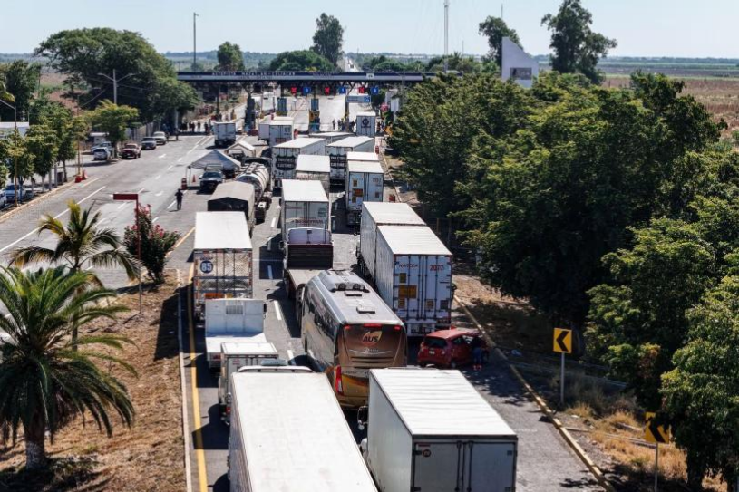 Transportistas convocan paro nacional con bloqueos en autopistas clave hacia la Ciudad de México