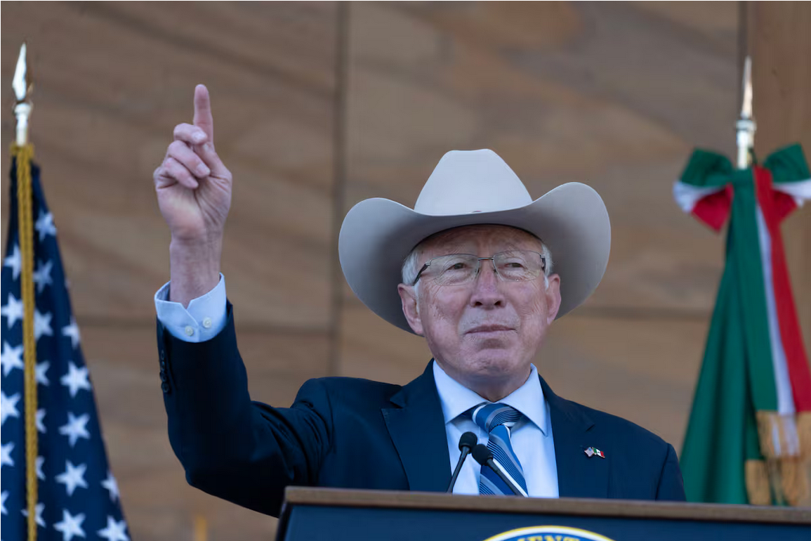Ken Salazar revela en su libro que agentes estadounidenses no abordaron la aeronave que llevó al ‘Mayo’ Zambada