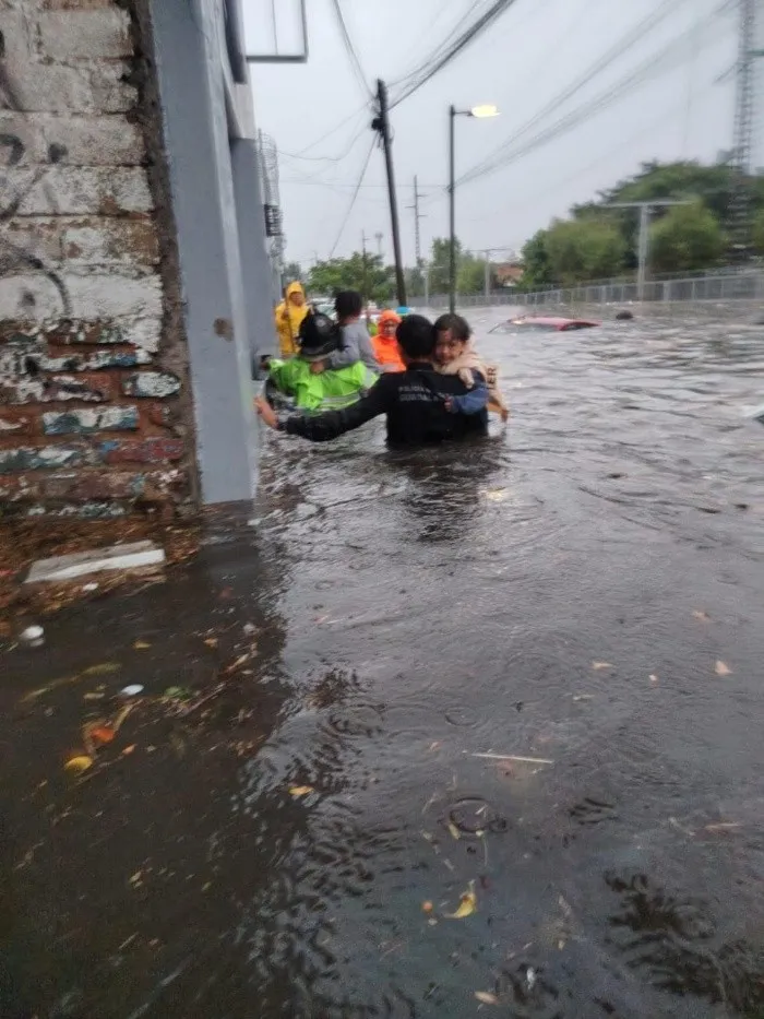 Tormentas en la ZMG dejan decenas de autos dañados y reportan disminución de víctimas mortales en Jalisco