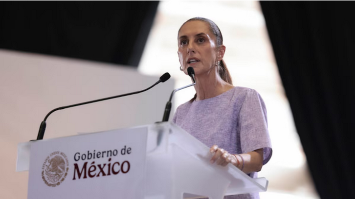 Claudia Sheinbaum suspende discurso en Colima para atender emergencia médica de un asistente
